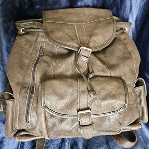 Vintage Mens Leather Backpack Exceptional Condition Side Clip Pockets N Zippered